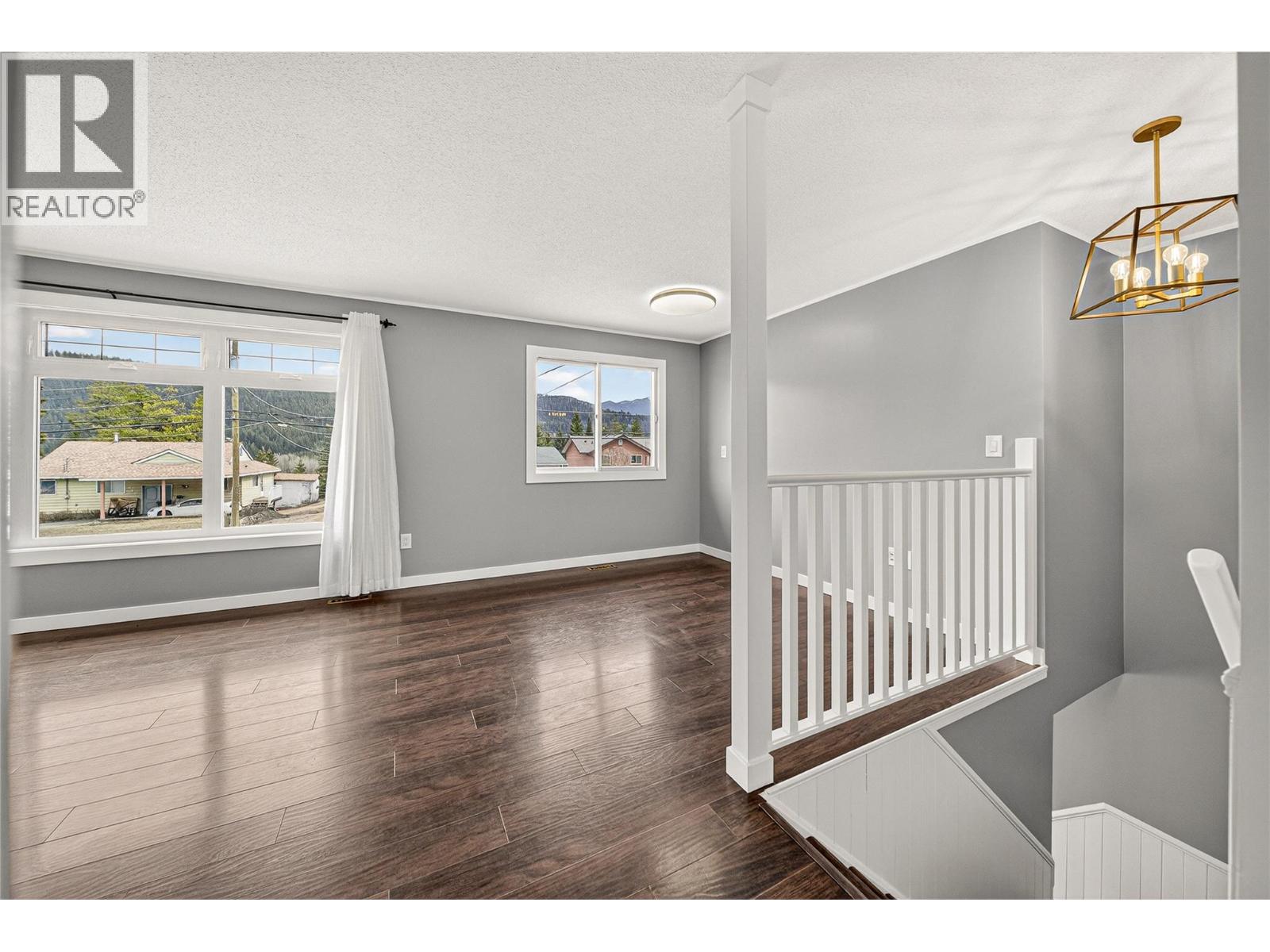 921 Alpine Way, Elkford, British Columbia  V0B 1H0 - Photo 19 - 10382434