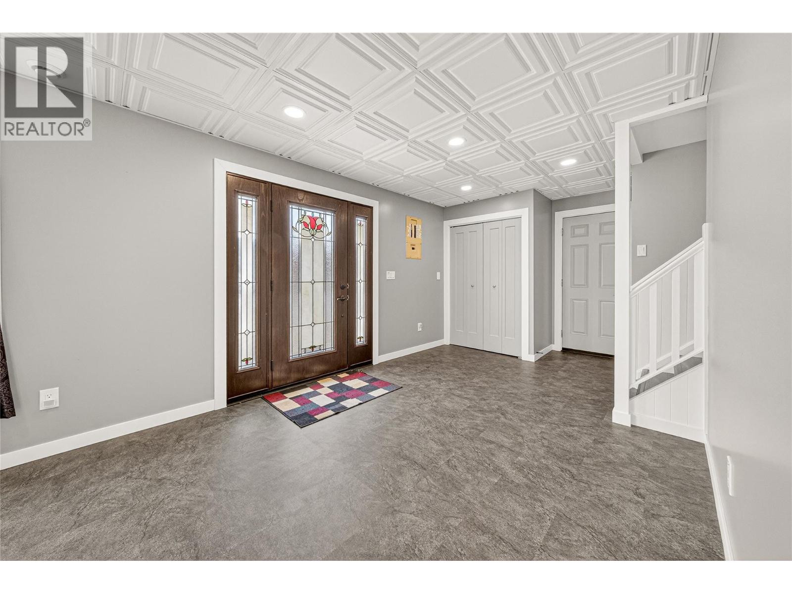 921 Alpine Way, Elkford, British Columbia  V0B 1H0 - Photo 2 - 10382434