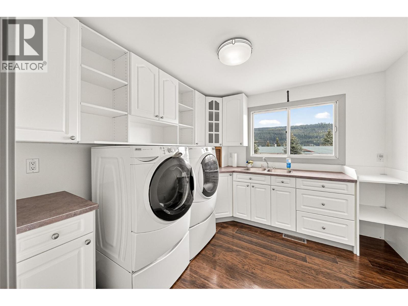 921 Alpine Way, Elkford, British Columbia  V0B 1H0 - Photo 28 - 10382434