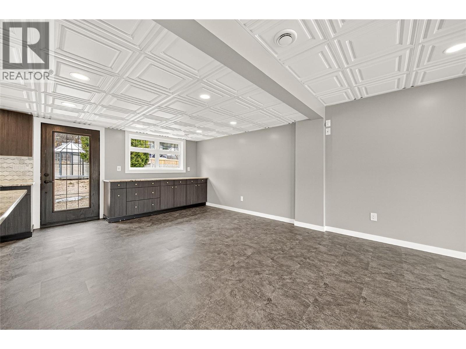 921 Alpine Way, Elkford, British Columbia  V0B 1H0 - Photo 7 - 10382434