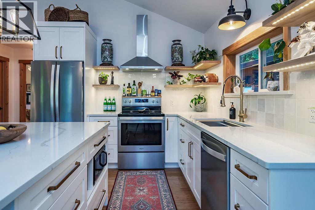 790 & 794 Lewis Road, Harrop, British Columbia  V1L 6P7 - Photo 10 - 10382068