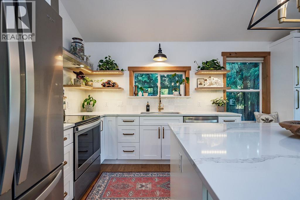 790 & 794 Lewis Road, Harrop, British Columbia  V1L 6P7 - Photo 11 - 10382068