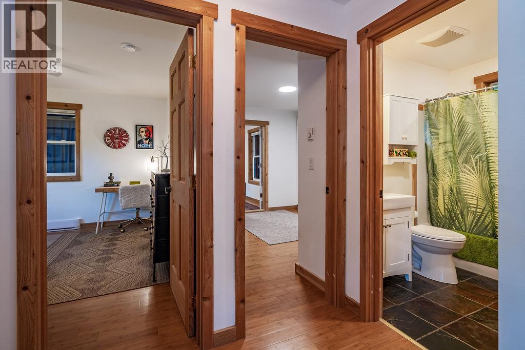 790 & 794 Lewis Road, Harrop, British Columbia  V1L 6P7 - Photo 21 - 10382068