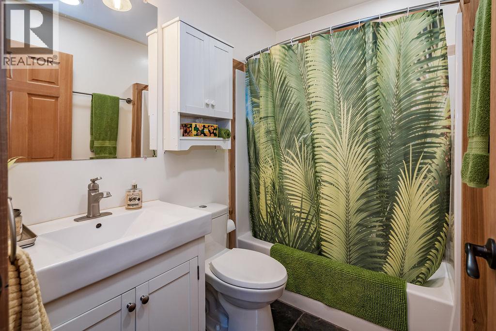 790 & 794 Lewis Road, Harrop, British Columbia  V1L 6P7 - Photo 25 - 10382068