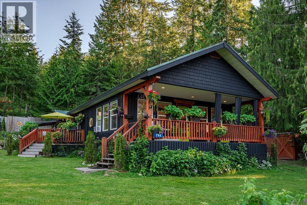 790 & 794 Lewis Road, Harrop, British Columbia  V1L 6P7 - Photo 4 - 10382068