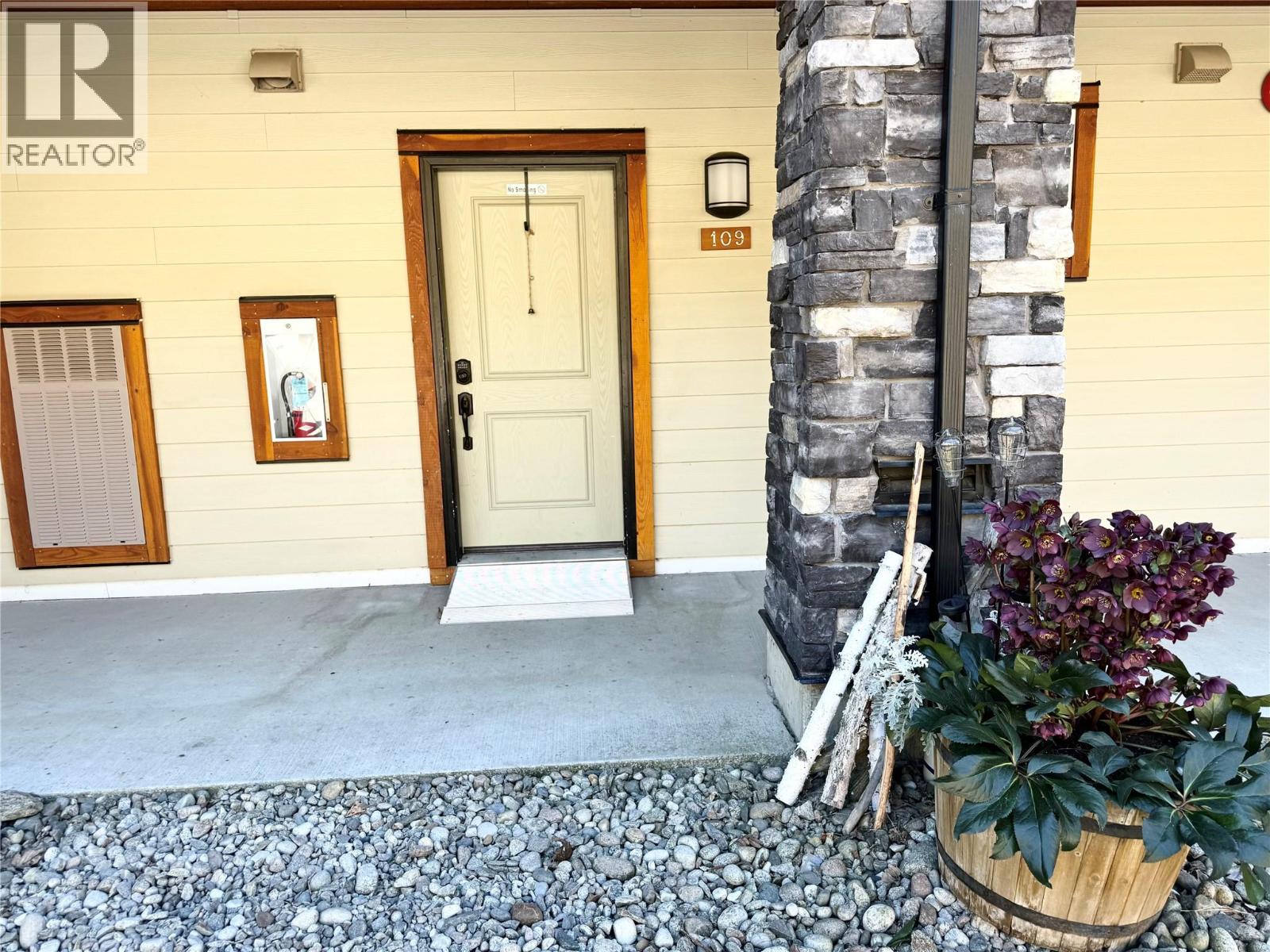 5570 Broadwater Road Unit# 109, Castlegar, British Columbia  V1N 0A1 - Photo 15 - 10382468