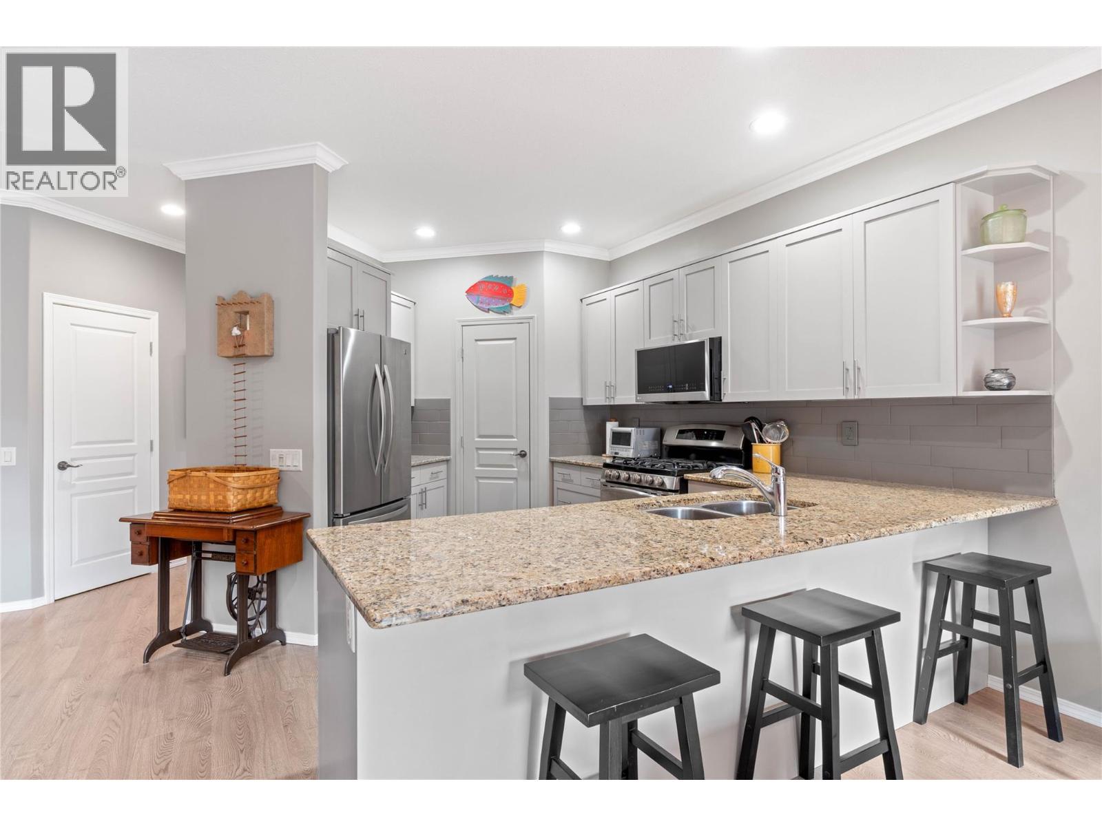 247 Sagewood Court, Kamloops, British Columbia  V2H 1R2 - Photo 4 - 10382530