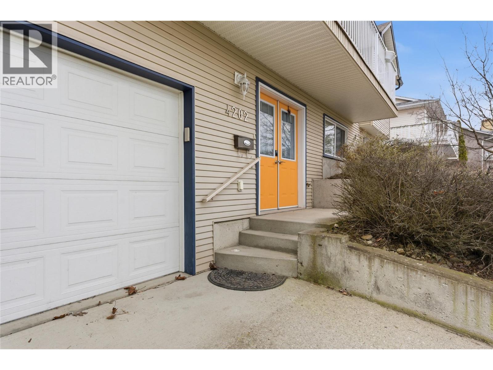 4202 15 Crescent, Vernon, British Columbia  V1T 7H4 - Photo 2 - 10382444