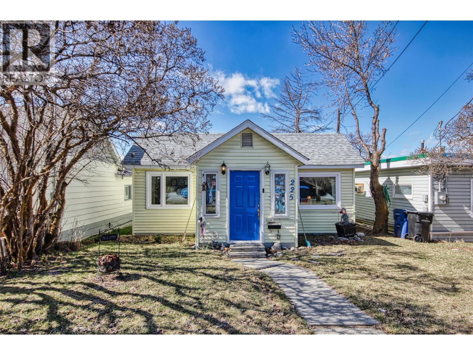 225 16 Avenue S, Cranbrook, British Columbia  V1C 2Z5 - Photo 1 - 10382392