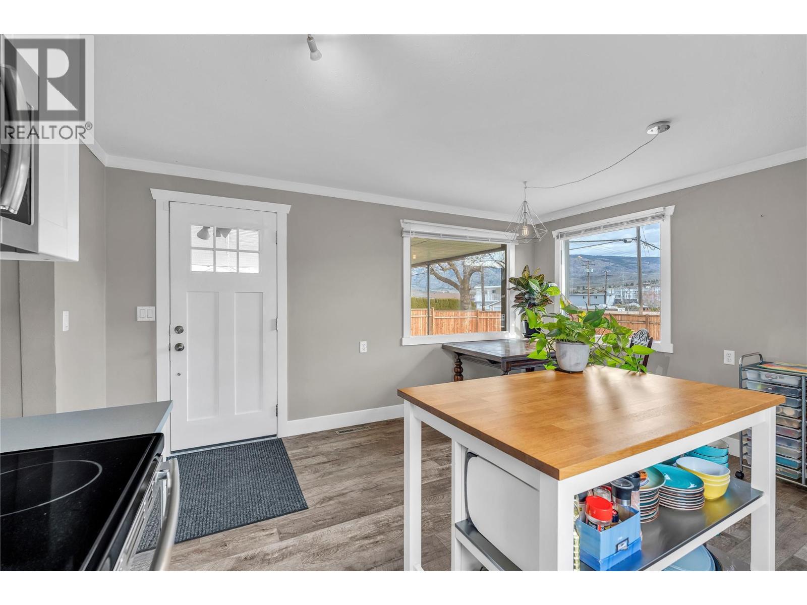 5899 Okanagan Street, Oliver, British Columbia  V0H 1T0 - Photo 6 - 10382558