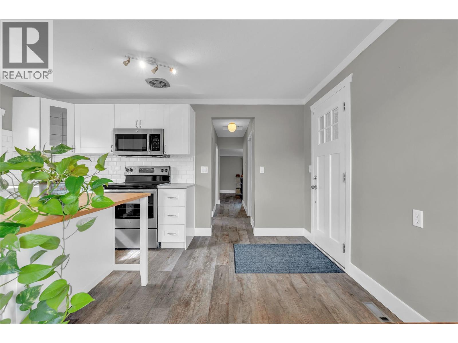 5899 Okanagan Street, Oliver, British Columbia  V0H 1T0 - Photo 9 - 10382558