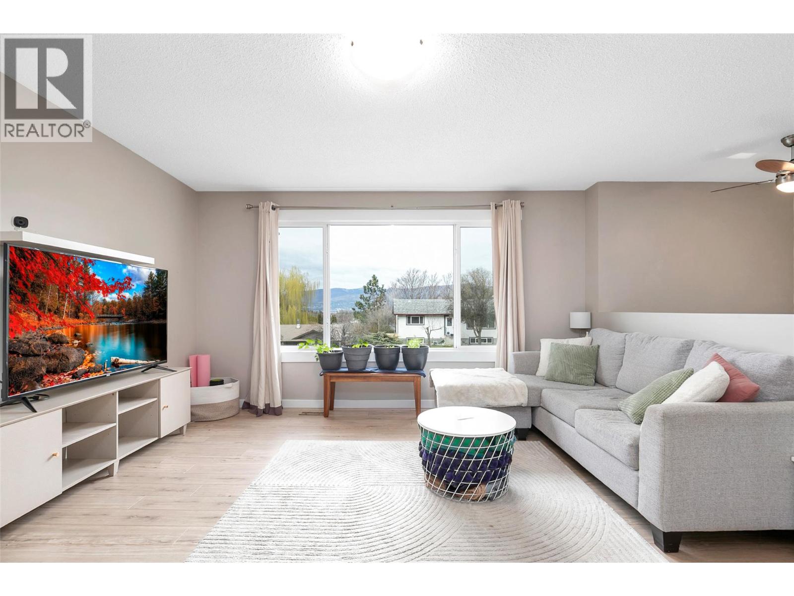 805 Camelia Road, Kelowna, British Columbia  V1X 3M9 - Photo 3 - 10382445