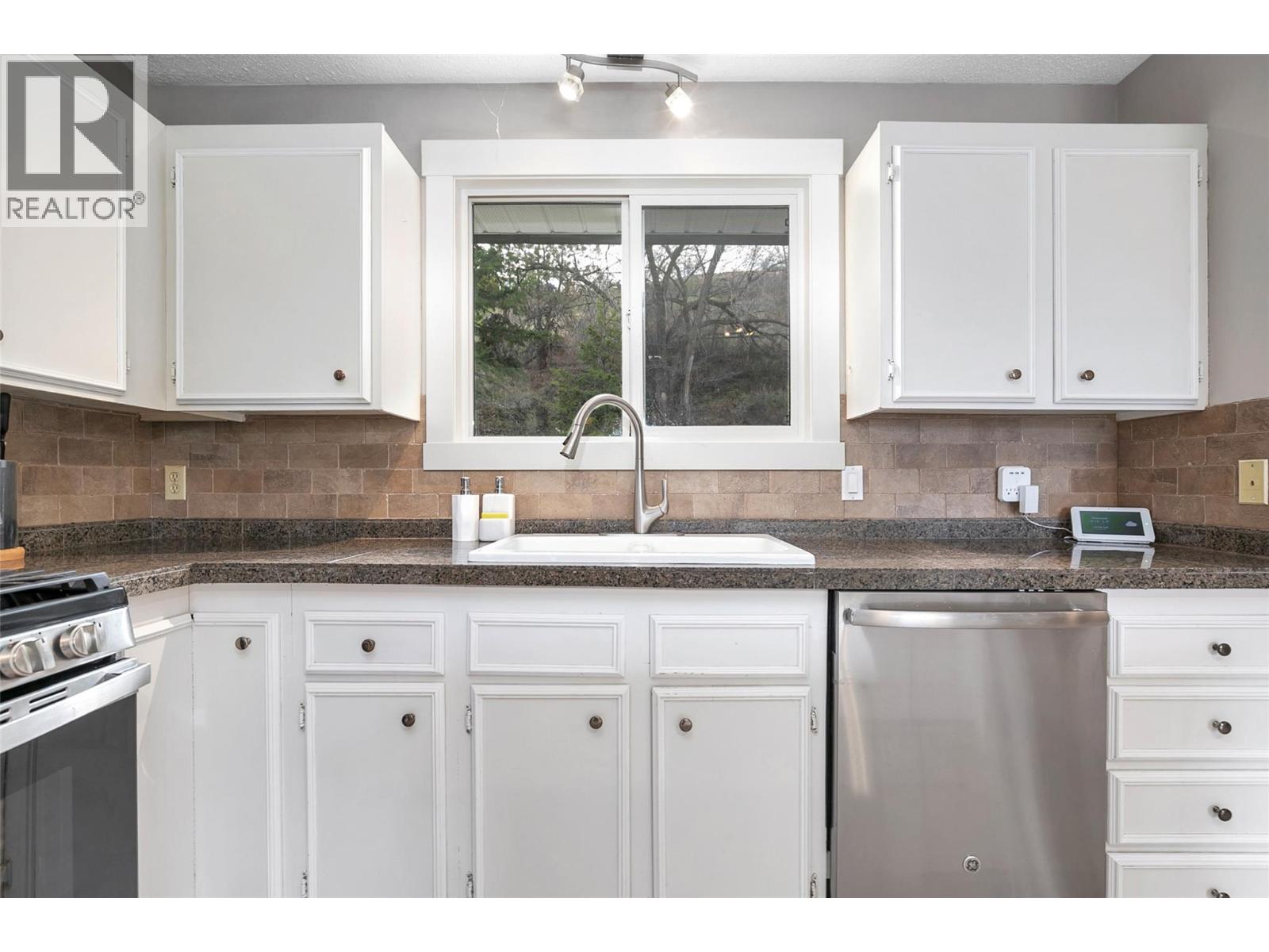 805 Camelia Road, Kelowna, British Columbia  V1X 3M9 - Photo 9 - 10382445