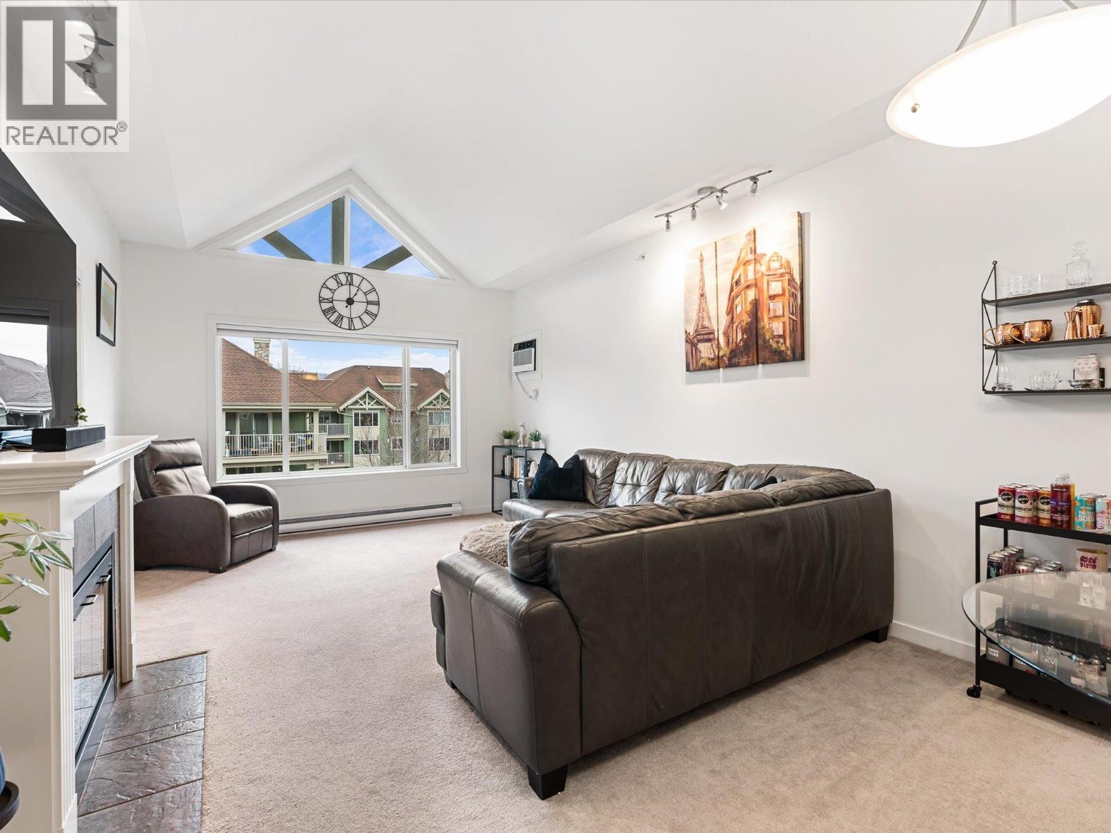 688 Lequime Road Unit# 404, Kelowna, British Columbia  V1W 1A3 - Photo 1 - 10382514