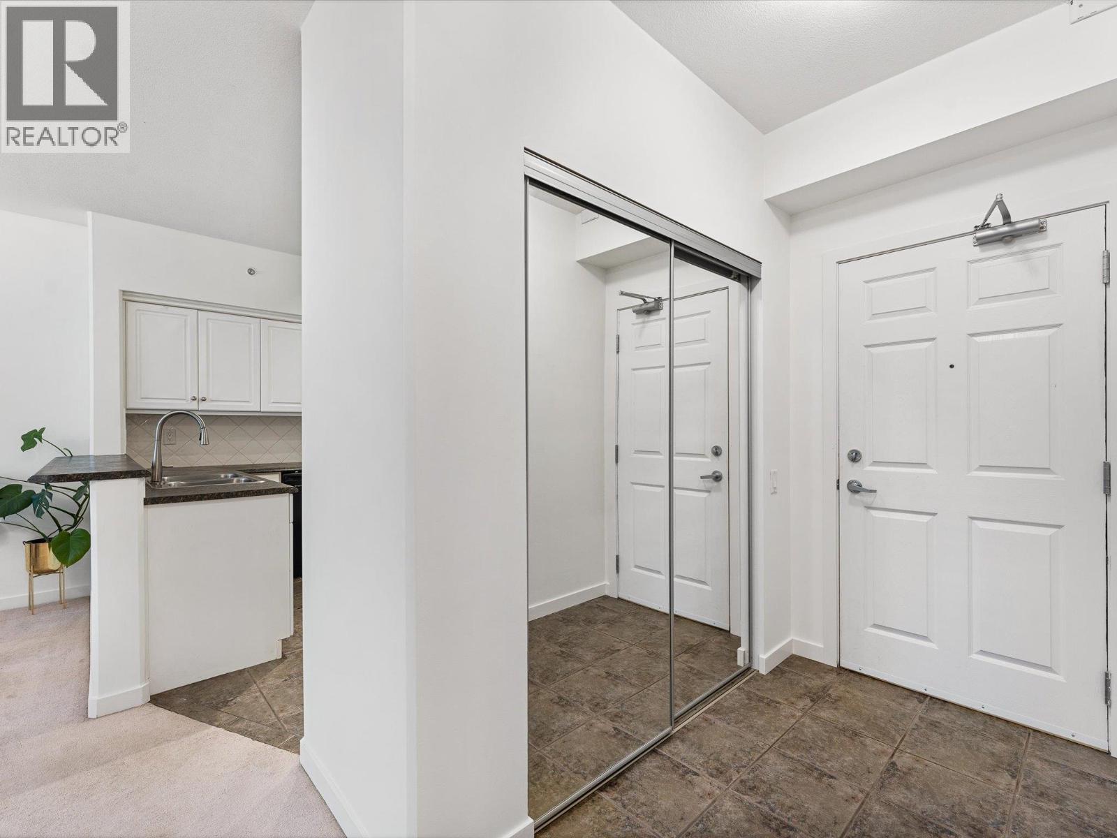 688 Lequime Road Unit# 404, Kelowna, British Columbia  V1W 1A3 - Photo 4 - 10382514