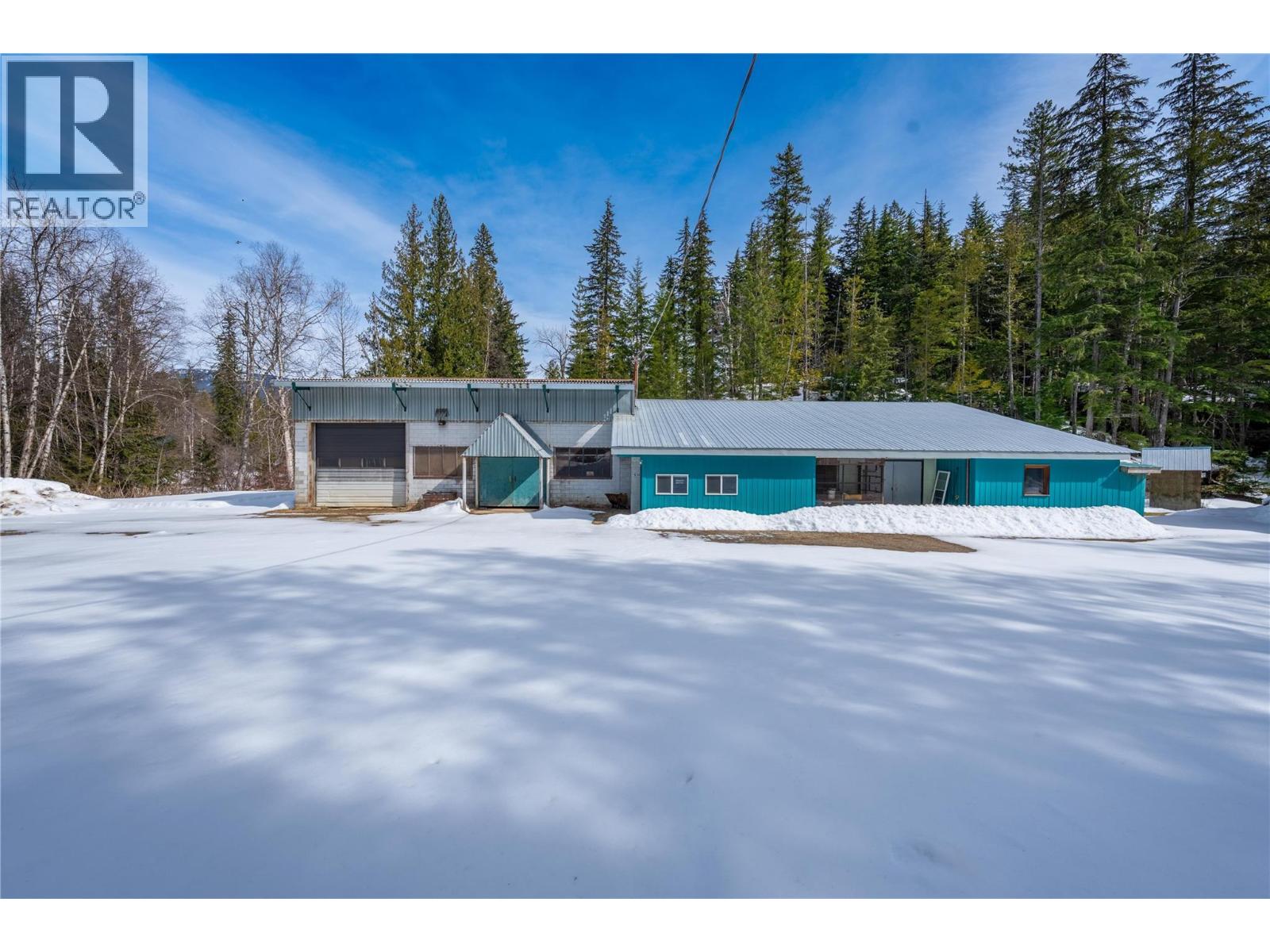 1636 23 Hwy Highway S, Revelstoke, British Columbia  V0E 2S0 - Photo 1 - 10382387