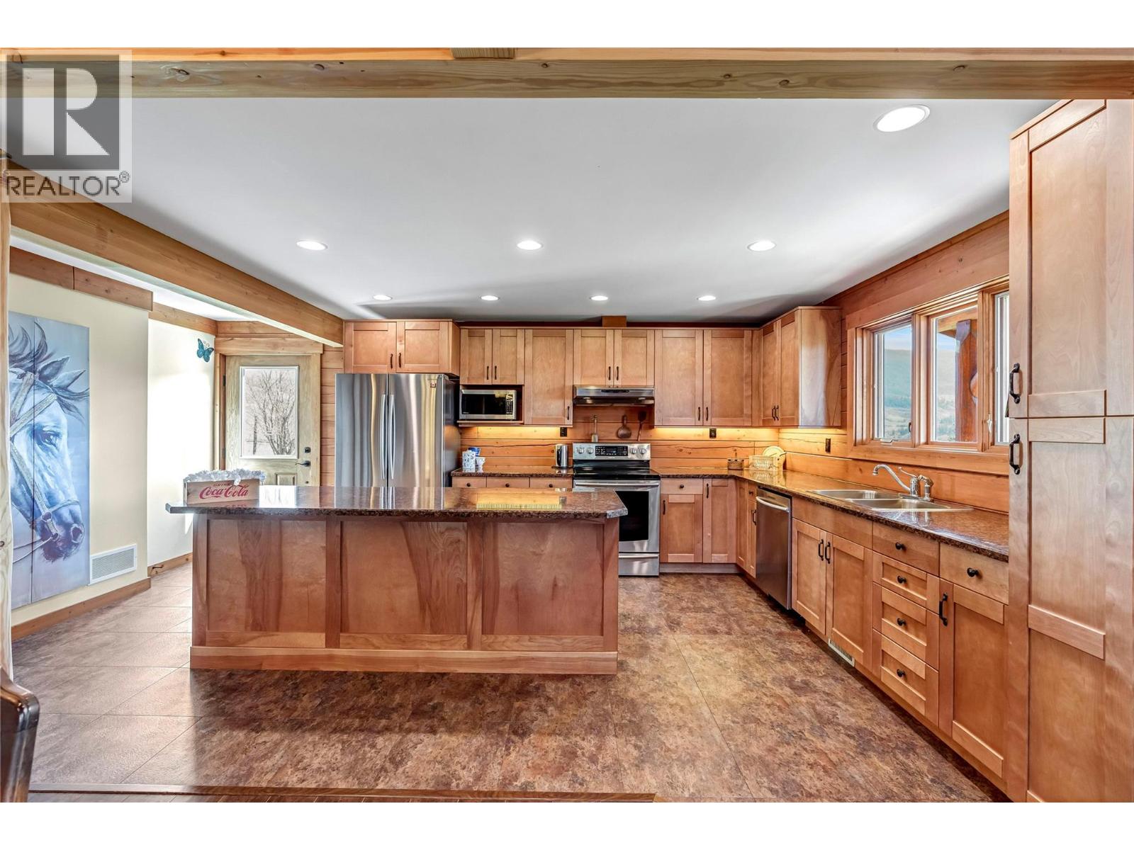 9371 6 Highway, Coldstream, British Columbia  V1B 3B5 - Photo 13 - 10381445