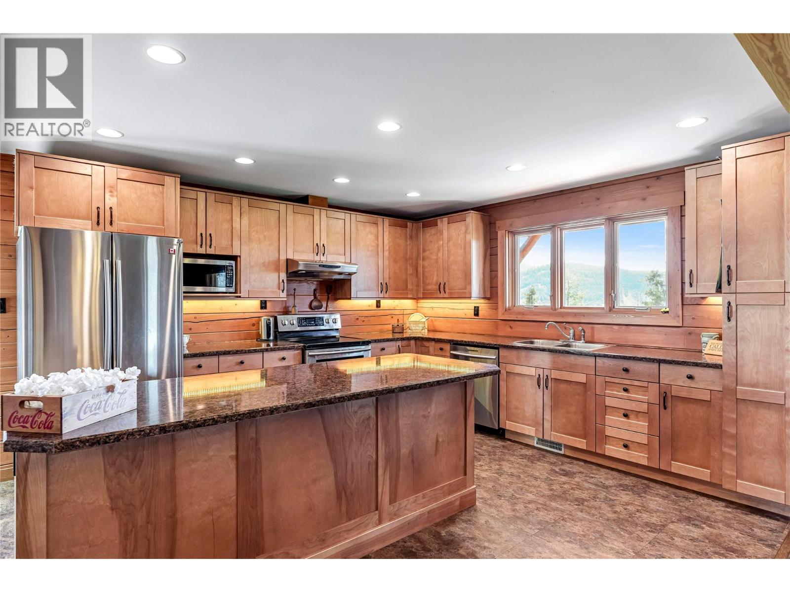 9371 6 Highway, Coldstream, British Columbia  V1B 3B5 - Photo 14 - 10381445