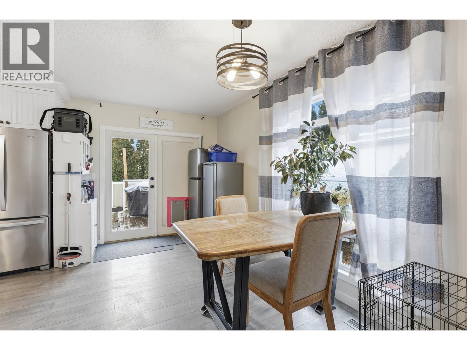 2569 Crestline Place, Kamloops, British Columbia  V2B 4V5 - Photo 10 - 10382582