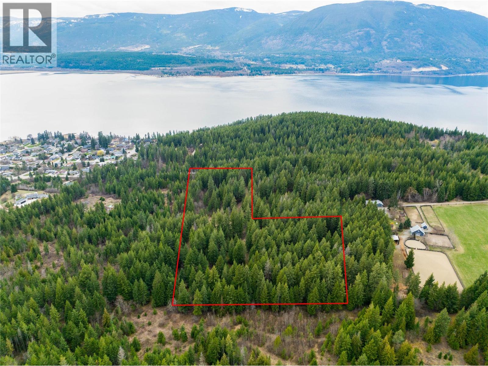 5560 Lakeshore Road Ne, Salmon Arm, British Columbia  V1E 3P5 - Photo 1 - 10382638