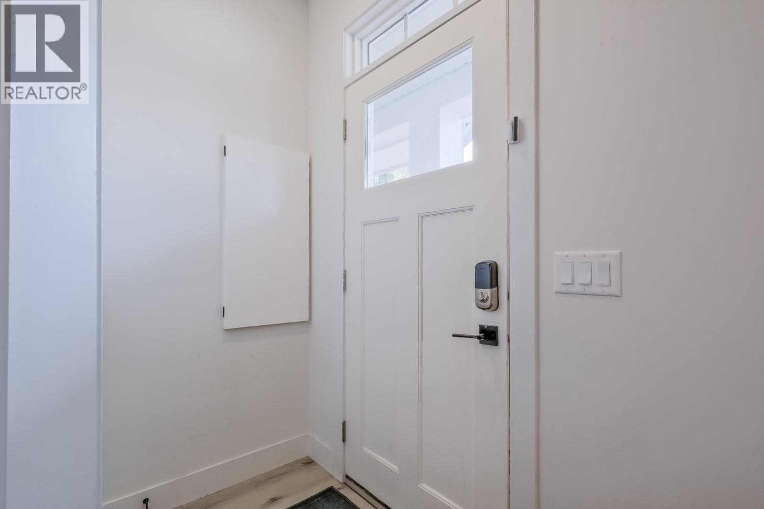 951 Stockwell Avenue, Kelowna, British Columbia  V1Y 6W3 - Photo 6 - 10382450