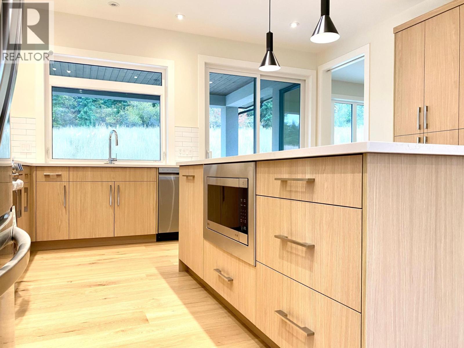 8781 Riverside Drive, Grand Forks, British Columbia  V0H 1H0 - Photo 11 - 10382244