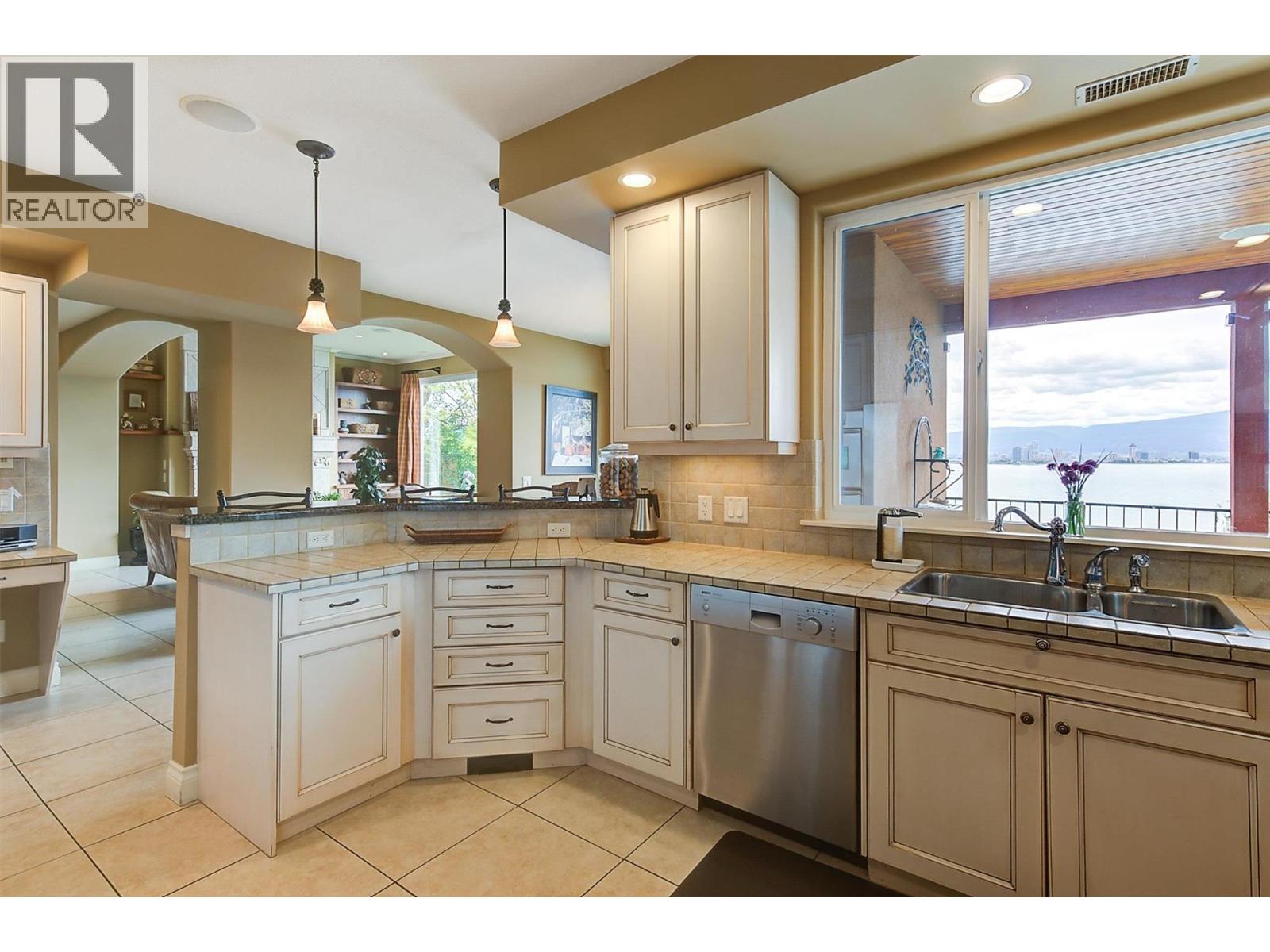 683 Westside Road S, West Kelowna, British Columbia  V1Z 3S2 - Photo 23 - 10382368