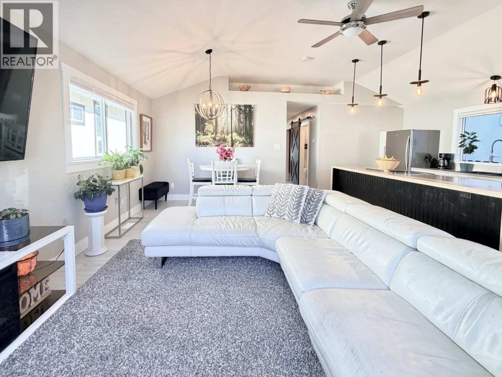 448 Caribou Street, Penticton, British Columbia  V2A 5W6 - Photo 4 - 10382649