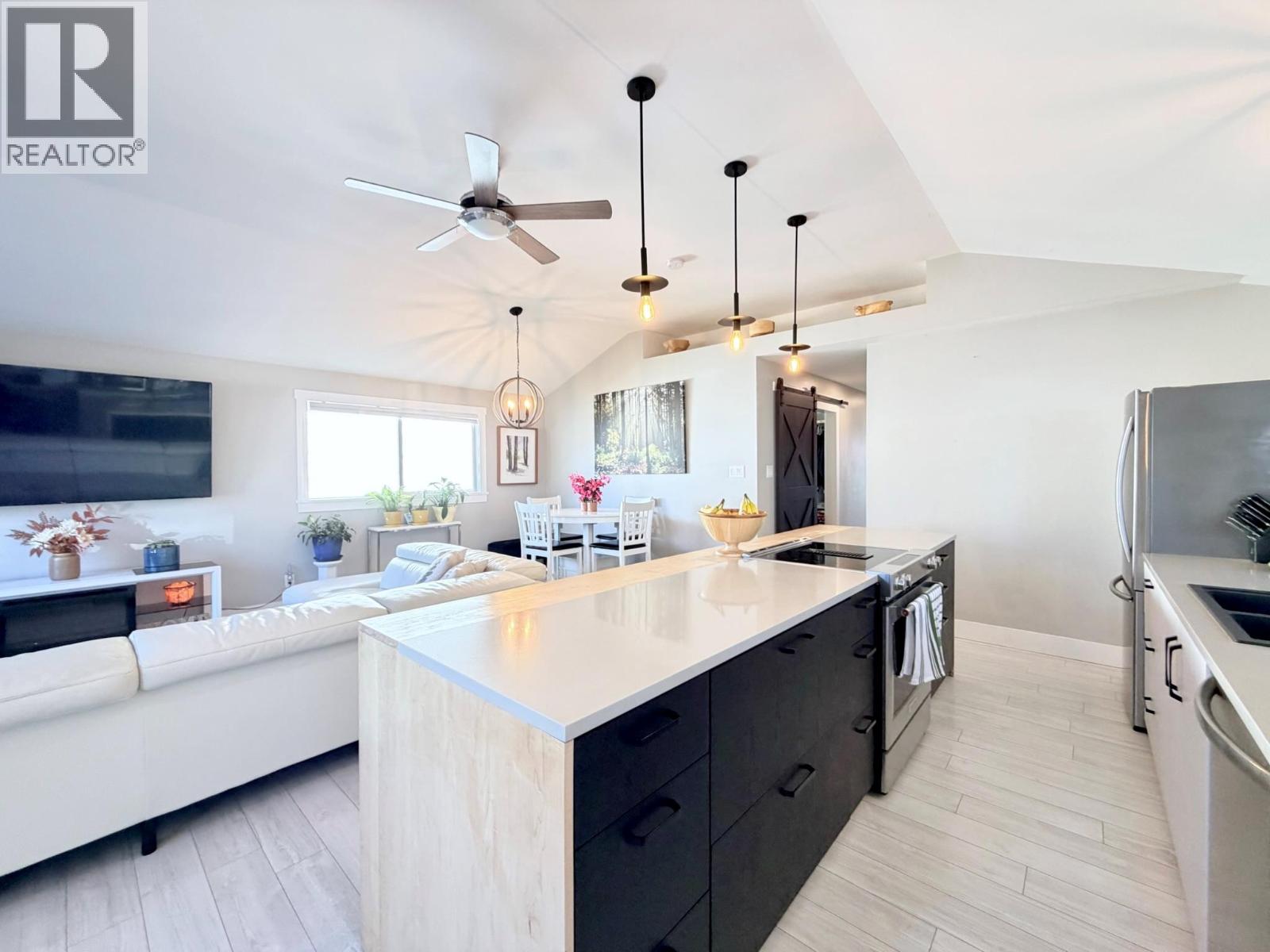 448 Caribou Street, Penticton, British Columbia  V2A 5W6 - Photo 7 - 10382649