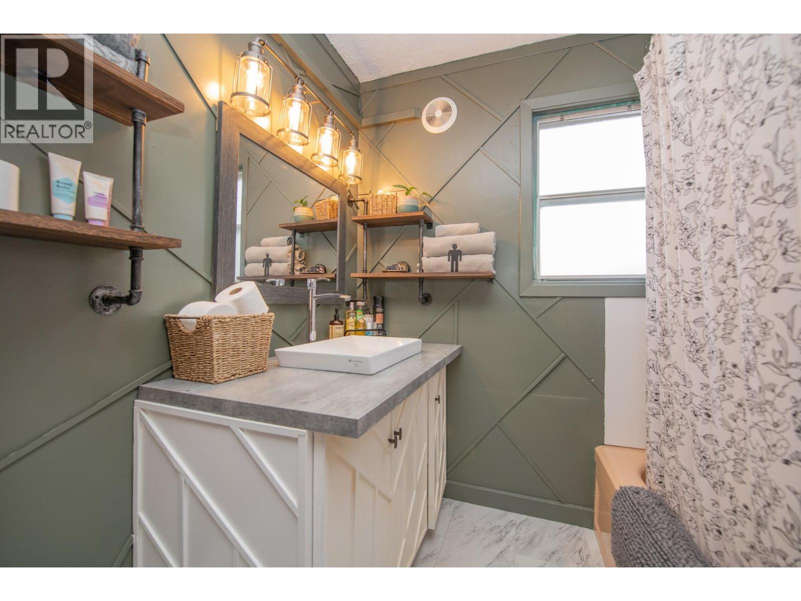 3208 Pleasant Valley Road, Vernon, British Columbia  V1T 4L5 - Photo 35 - 10382334