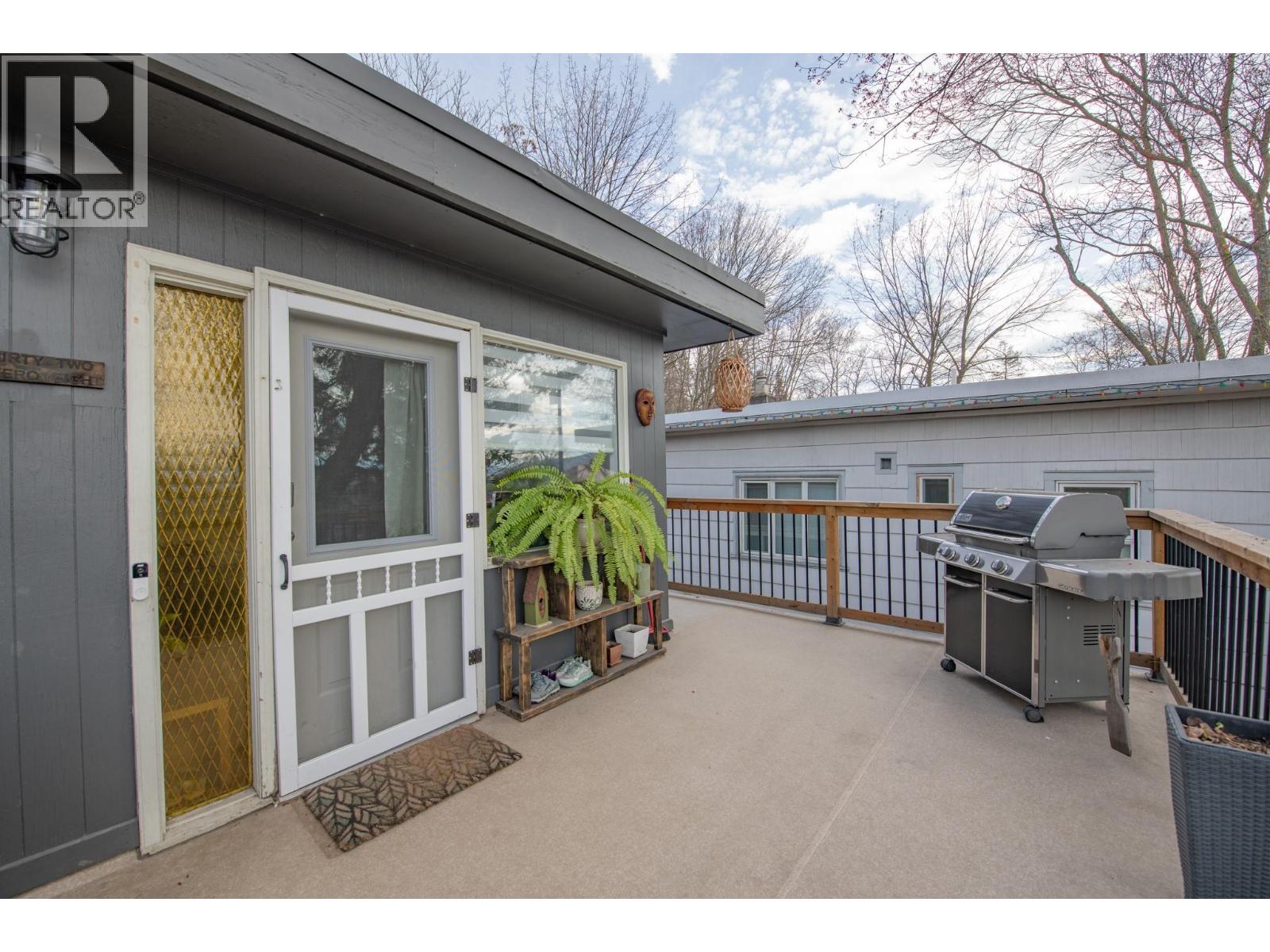 3208 Pleasant Valley Road, Vernon, British Columbia  V1T 4L5 - Photo 9 - 10382334