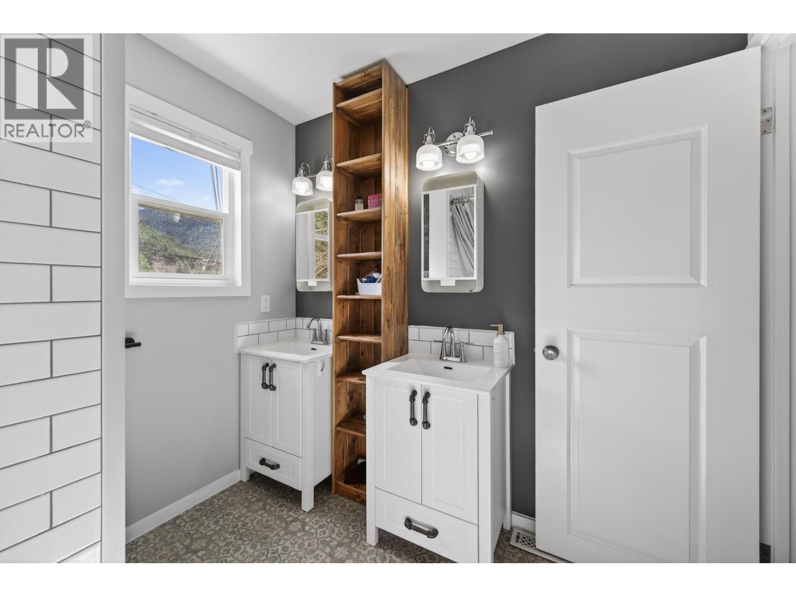 5914 Todd Road, Kamloops, British Columbia  V2C 5X1 - Photo 18 - 10382406