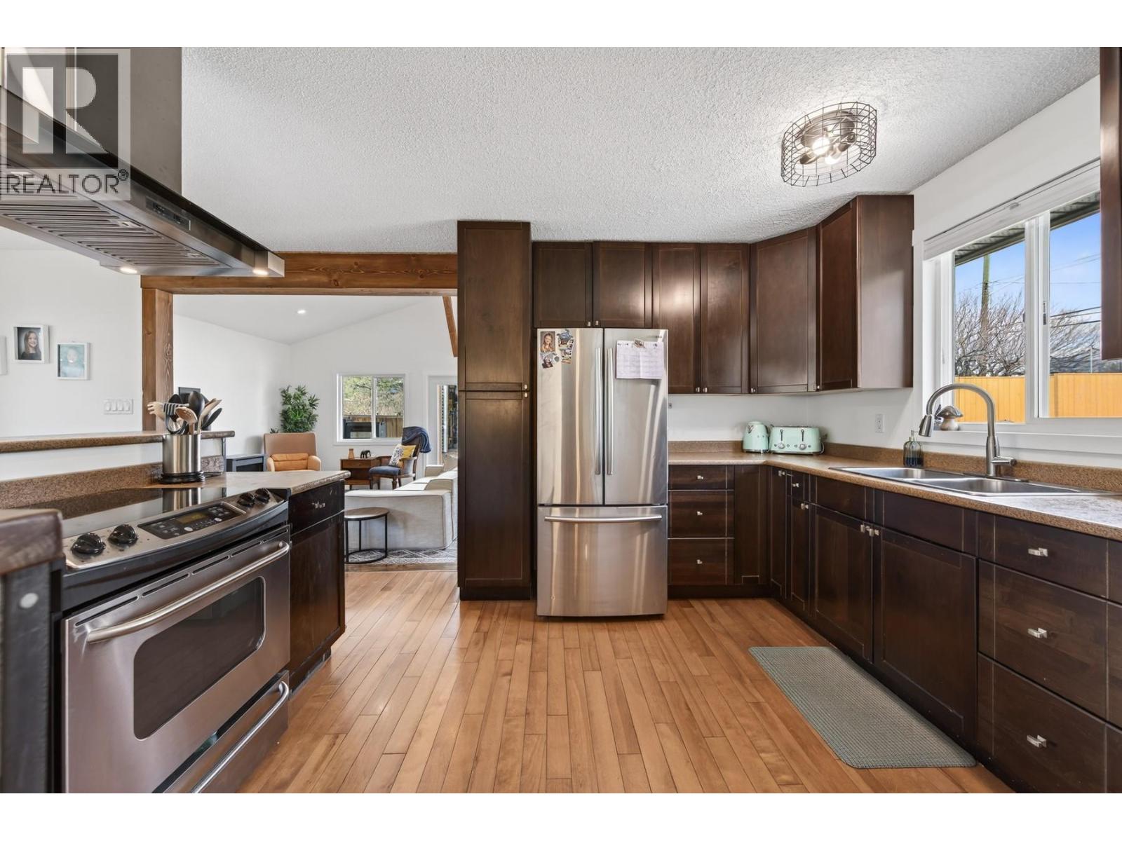 5914 Todd Road, Kamloops, British Columbia  V2C 5X1 - Photo 6 - 10382406