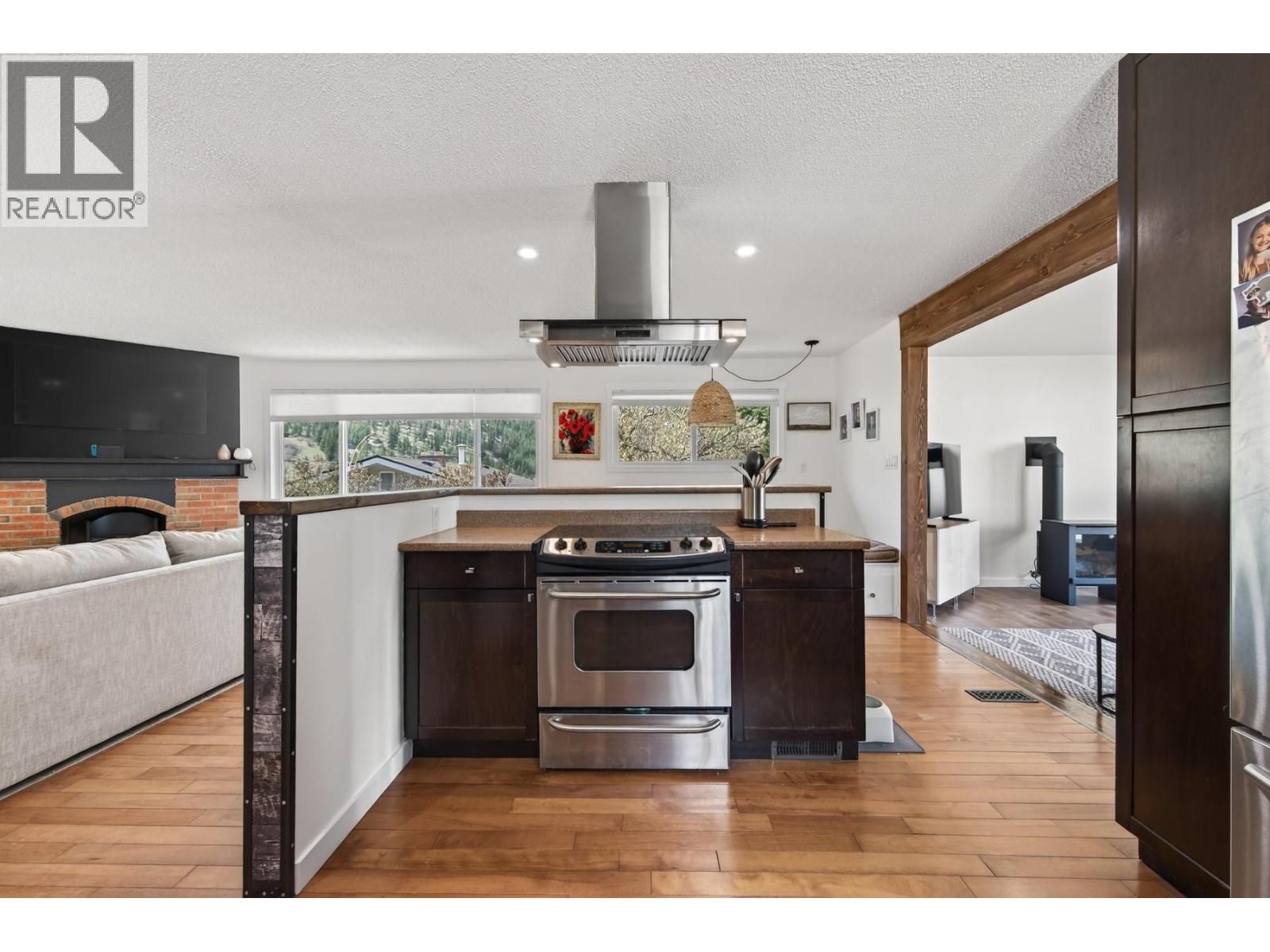 5914 Todd Road, Kamloops, British Columbia  V2C 5X1 - Photo 7 - 10382406