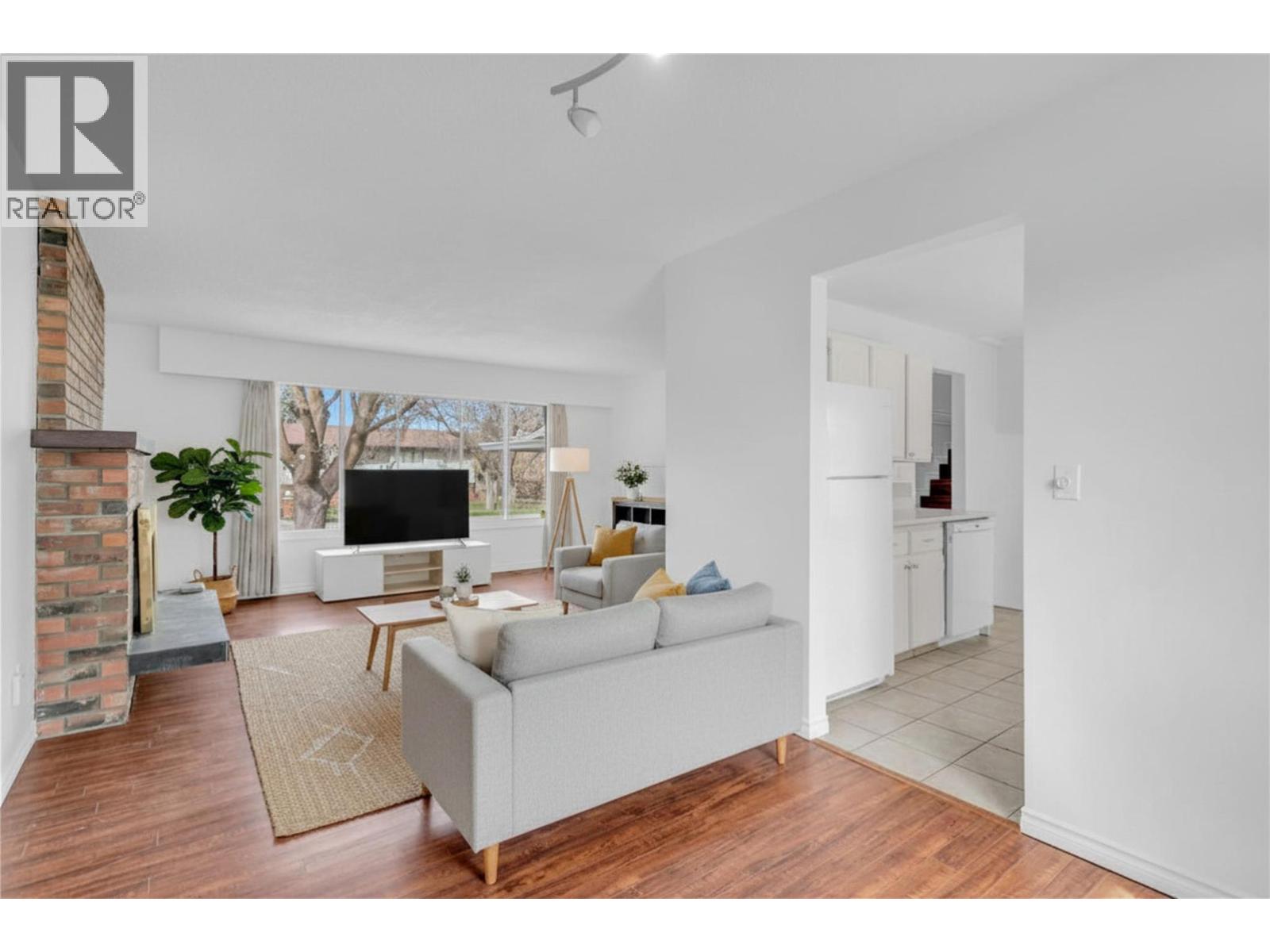 693 Paret Place, Kelowna, British Columbia  V1W 2K6 - Photo 11 - 10382187