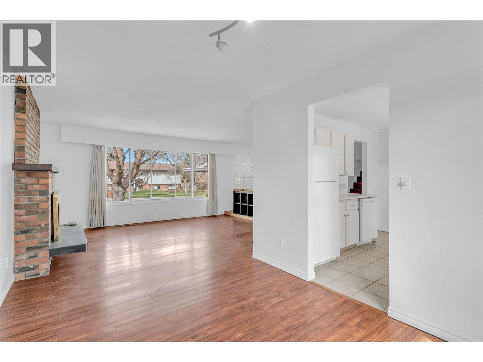 693 Paret Place, Kelowna, British Columbia  V1W 2K6 - Photo 12 - 10382187