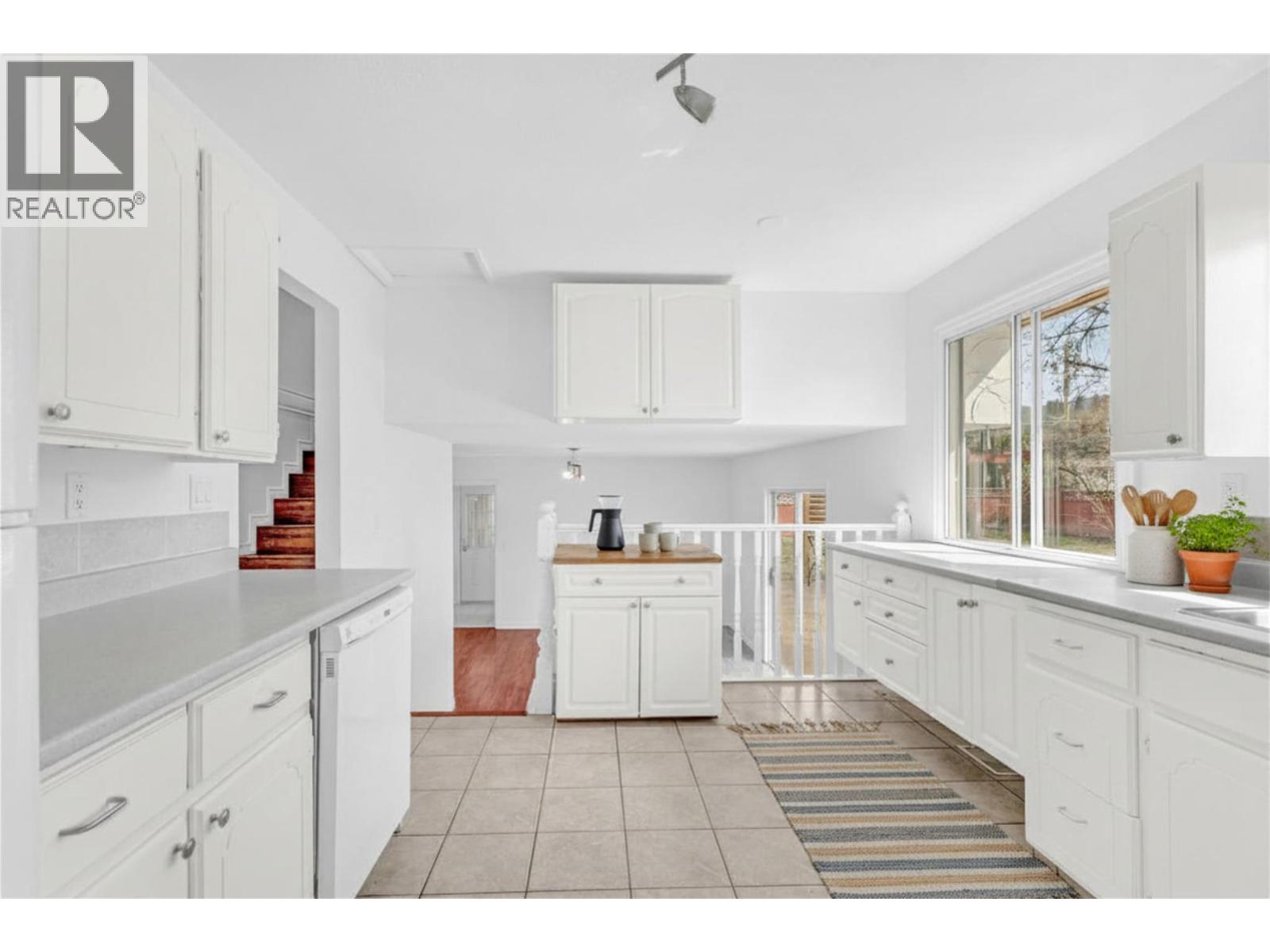 693 Paret Place, Kelowna, British Columbia  V1W 2K6 - Photo 19 - 10382187