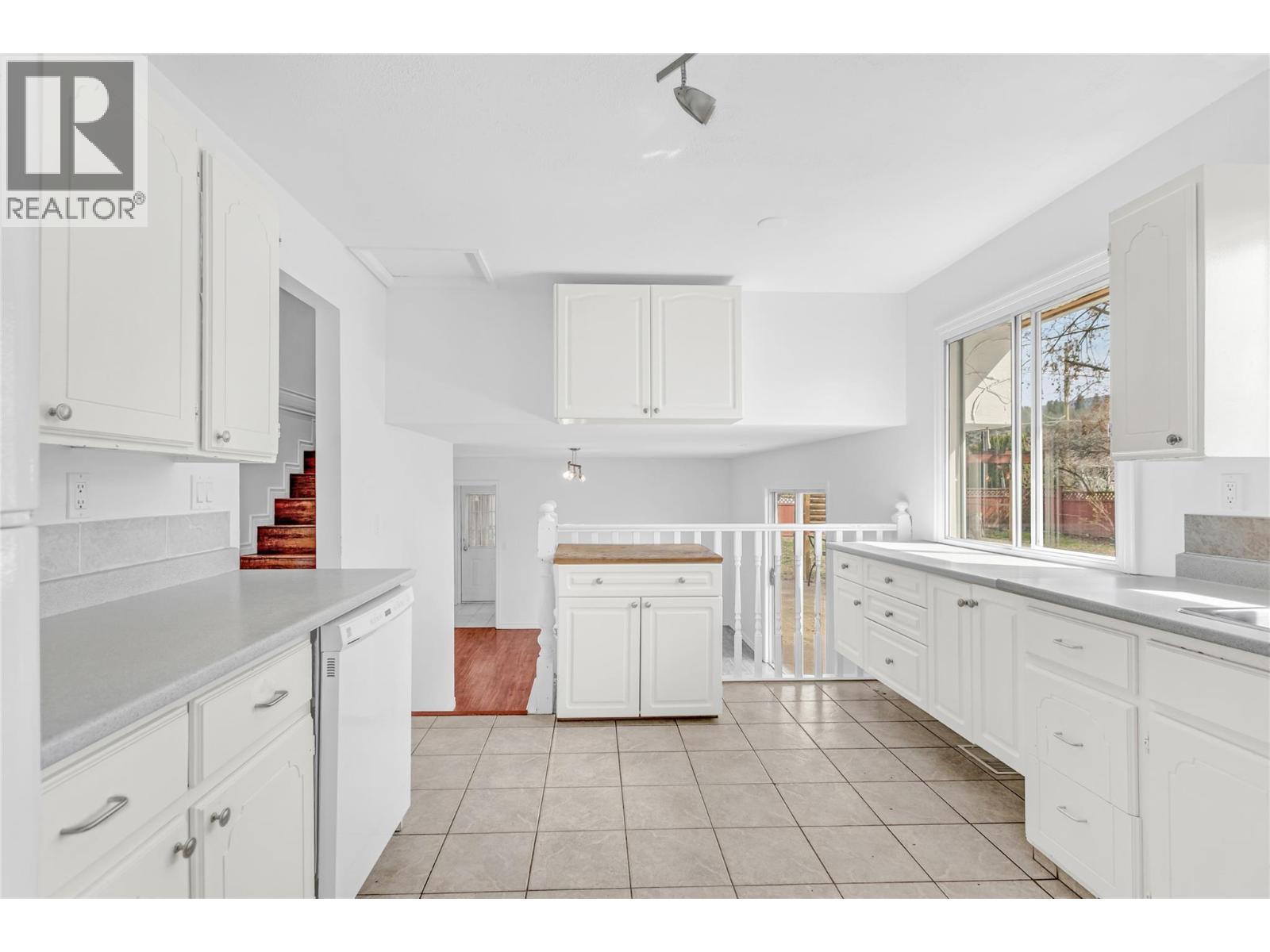 693 Paret Place, Kelowna, British Columbia  V1W 2K6 - Photo 20 - 10382187