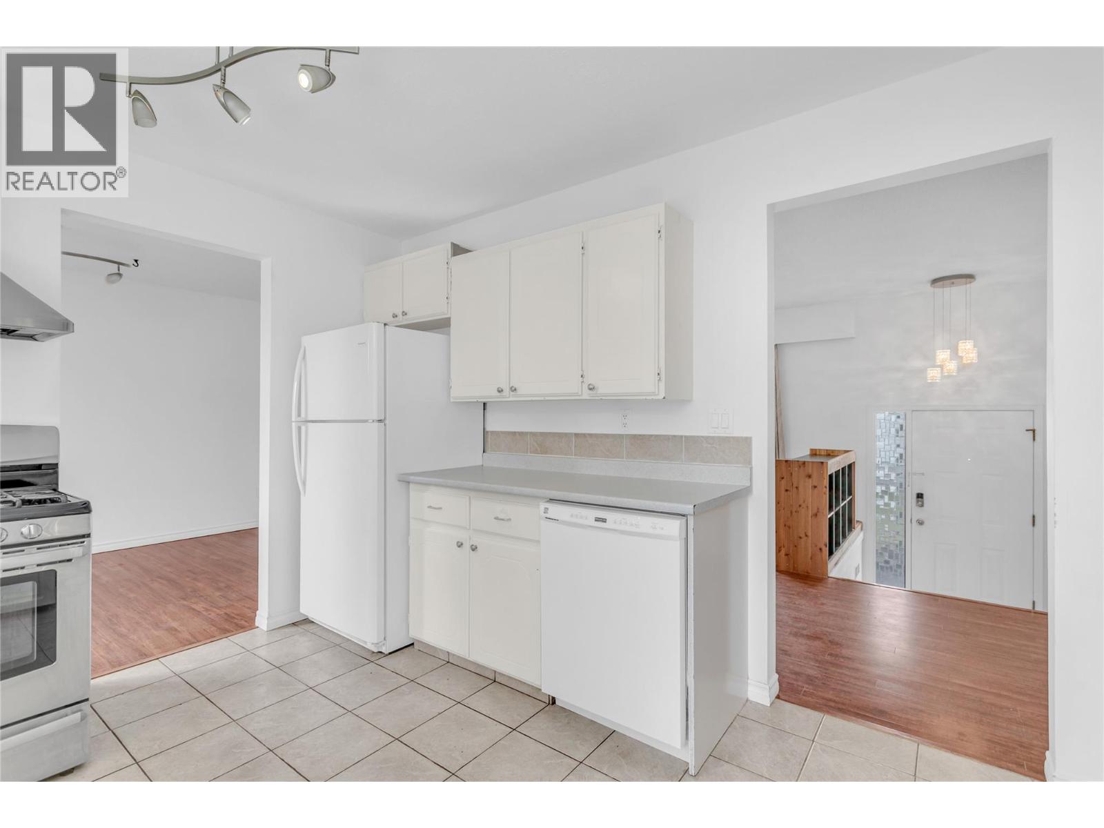 693 Paret Place, Kelowna, British Columbia  V1W 2K6 - Photo 21 - 10382187