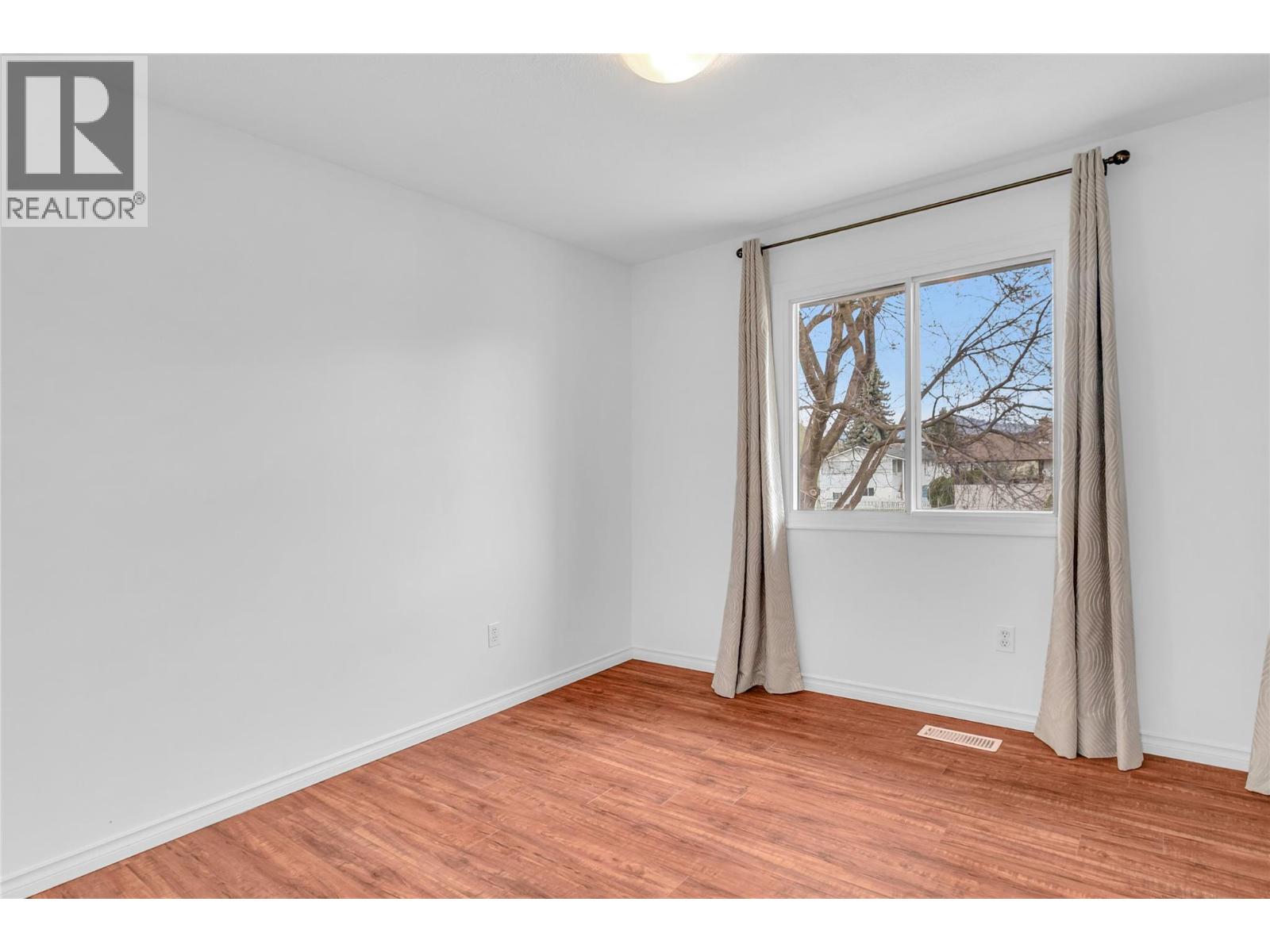 693 Paret Place, Kelowna, British Columbia  V1W 2K6 - Photo 22 - 10382187