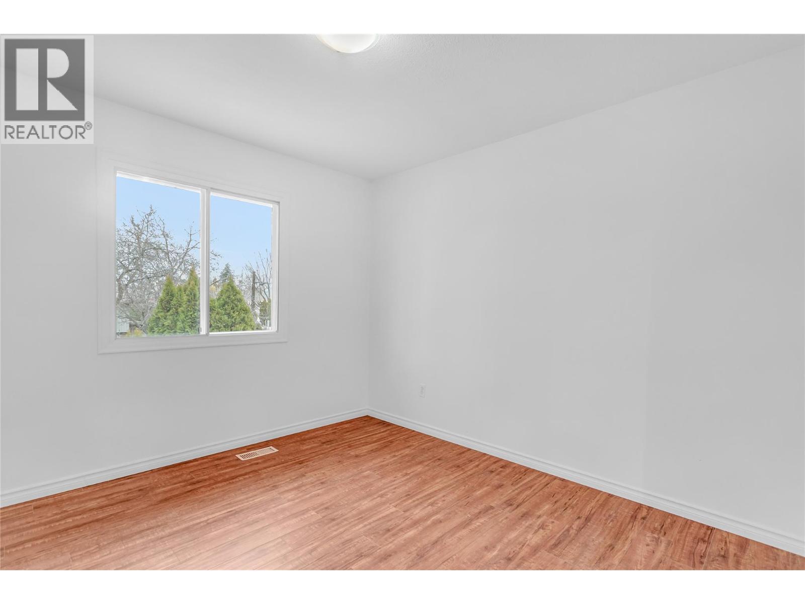 693 Paret Place, Kelowna, British Columbia  V1W 2K6 - Photo 23 - 10382187