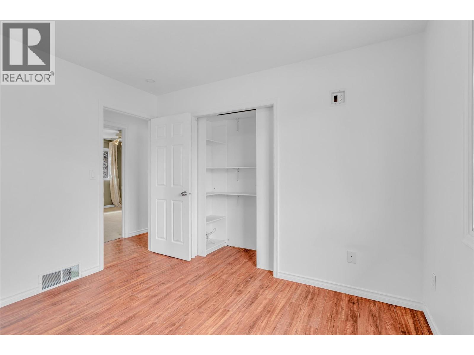 693 Paret Place, Kelowna, British Columbia  V1W 2K6 - Photo 27 - 10382187