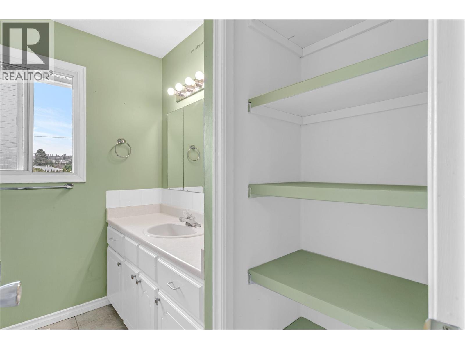 693 Paret Place, Kelowna, British Columbia  V1W 2K6 - Photo 29 - 10382187