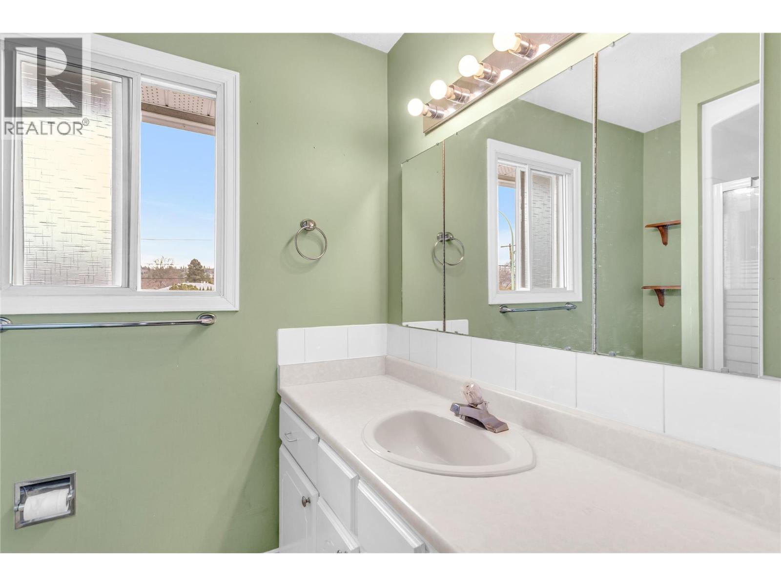 693 Paret Place, Kelowna, British Columbia  V1W 2K6 - Photo 30 - 10382187