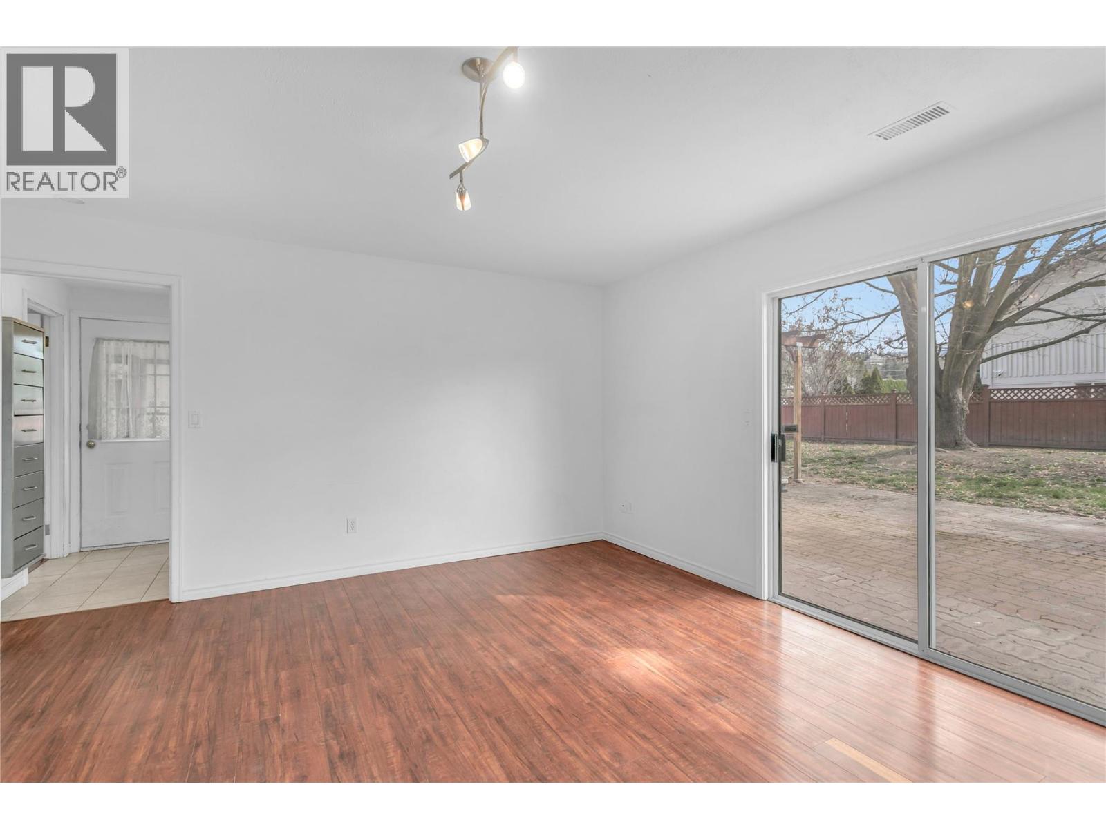 693 Paret Place, Kelowna, British Columbia  V1W 2K6 - Photo 33 - 10382187