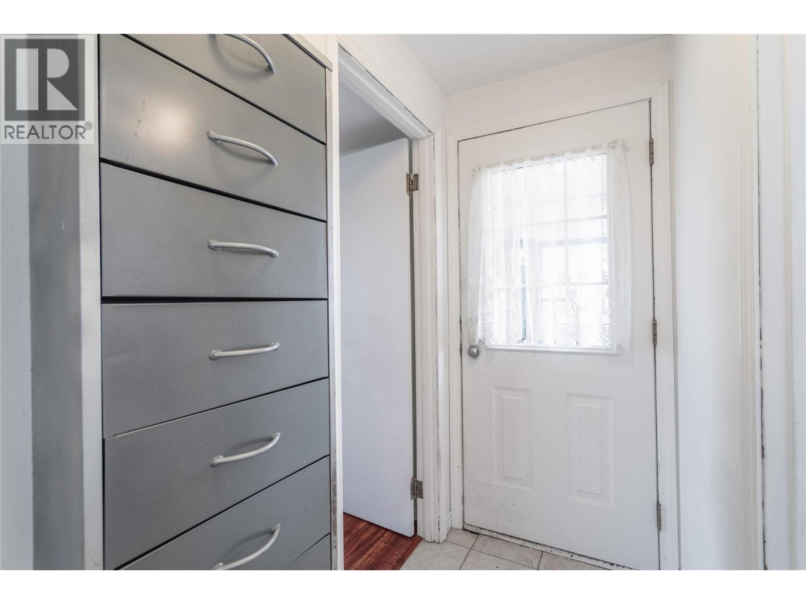 693 Paret Place, Kelowna, British Columbia  V1W 2K6 - Photo 40 - 10382187