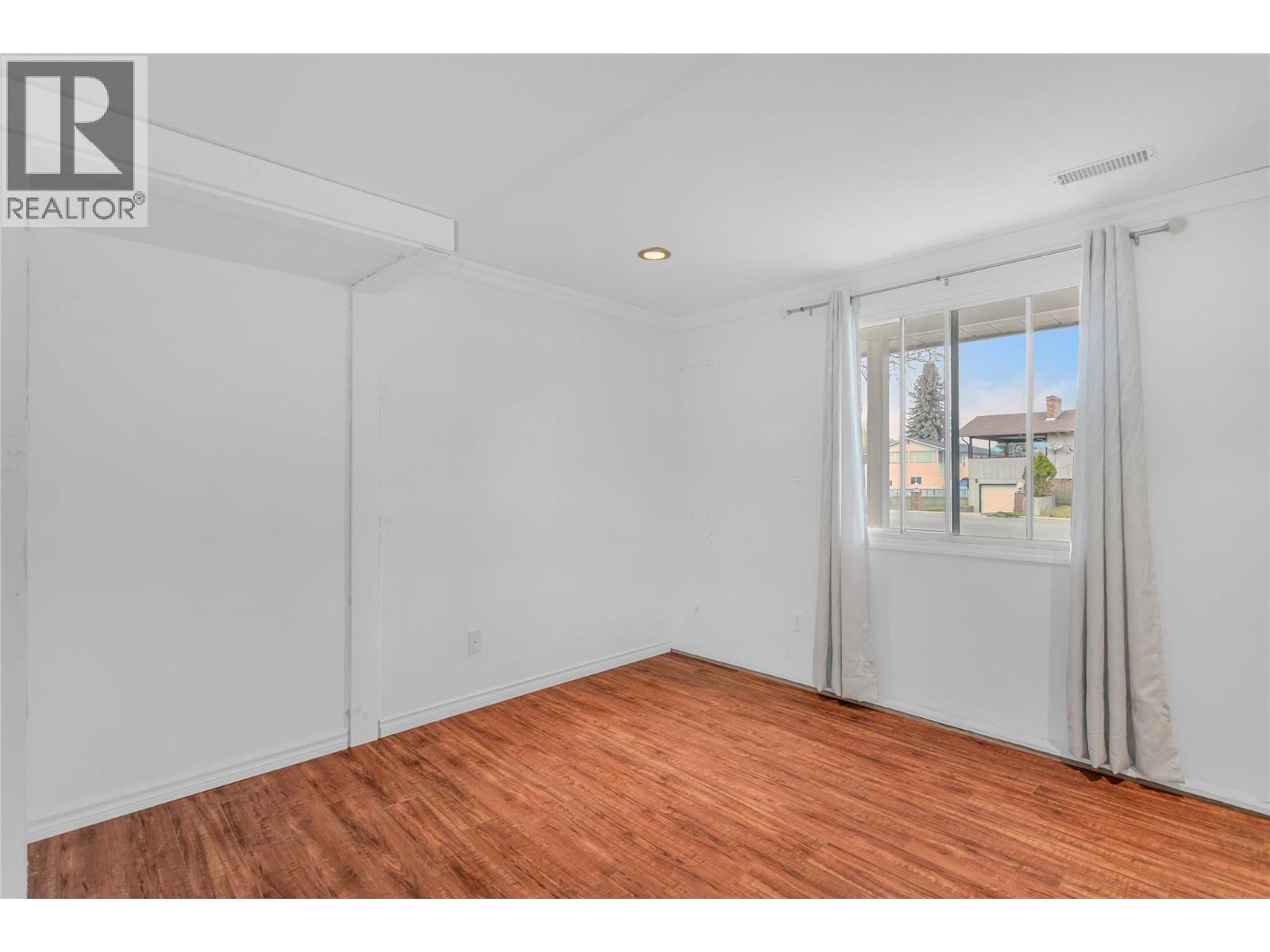 693 Paret Place, Kelowna, British Columbia  V1W 2K6 - Photo 42 - 10382187