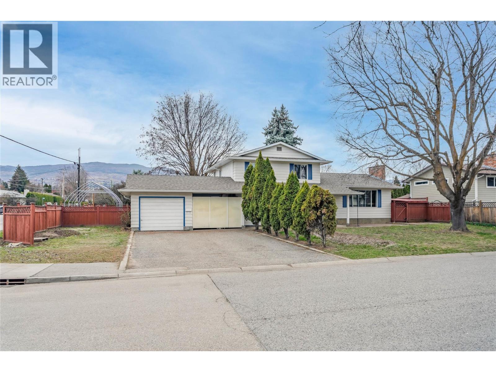 693 Paret Place, Kelowna, British Columbia  V1W 2K6 - Photo 5 - 10382187