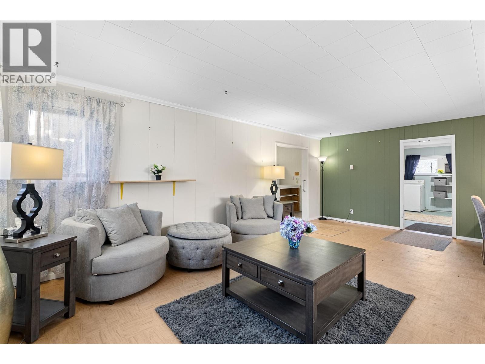 2498 Chapman Street, Merritt, British Columbia  V1K 1J7 - Photo 3 - 10382668