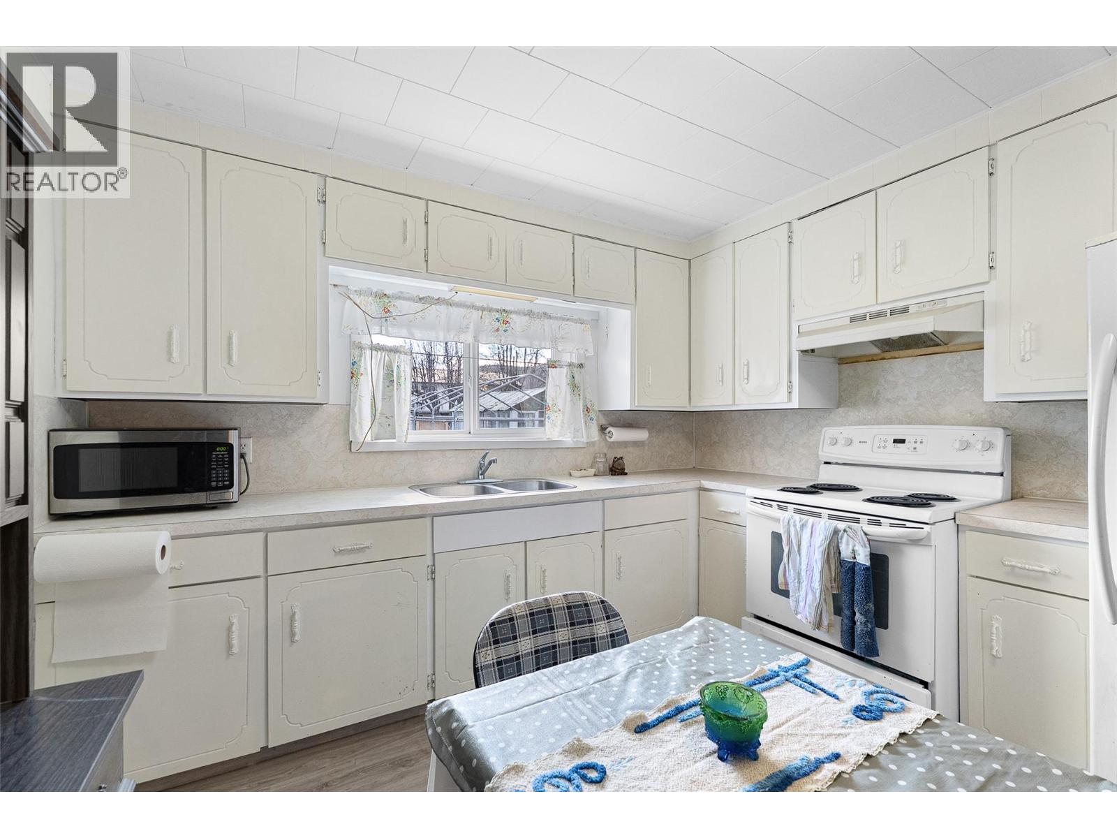 2498 Chapman Street, Merritt, British Columbia  V1K 1J7 - Photo 7 - 10382668